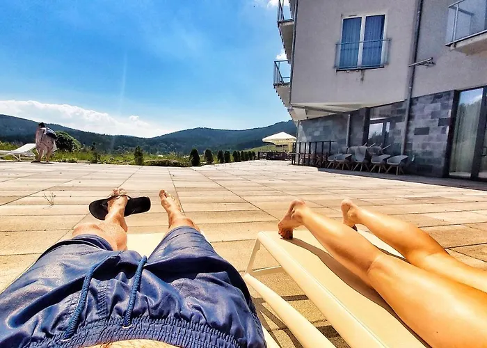 Pod Wyciagiem - Czarna Gora & Sienna (Klodzko)