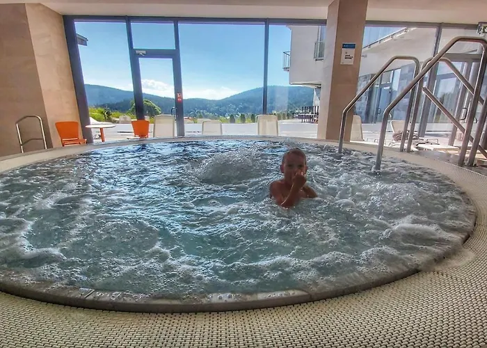 Pod Wyciagiem - Czarna Gora & *