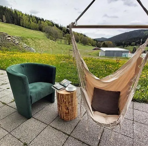 Pod Wyciagiem - Czarna Gora & シェンナ